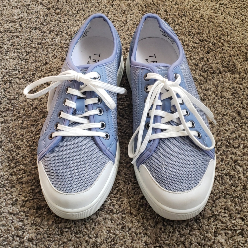 Traq Alegria Sneaker